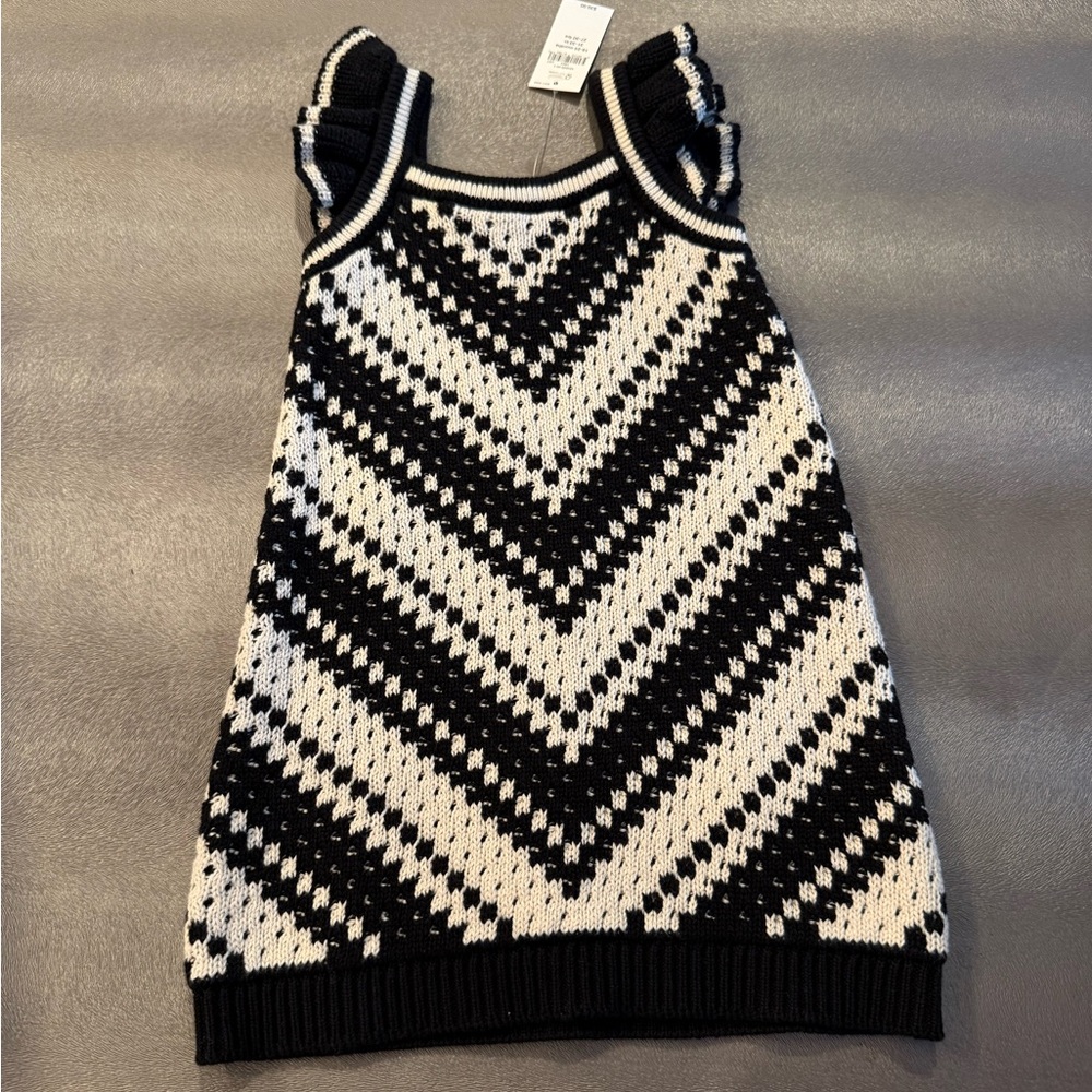 Baby Gap Stylish Black and White Kids Chevron Dress 
Size 18-24 months